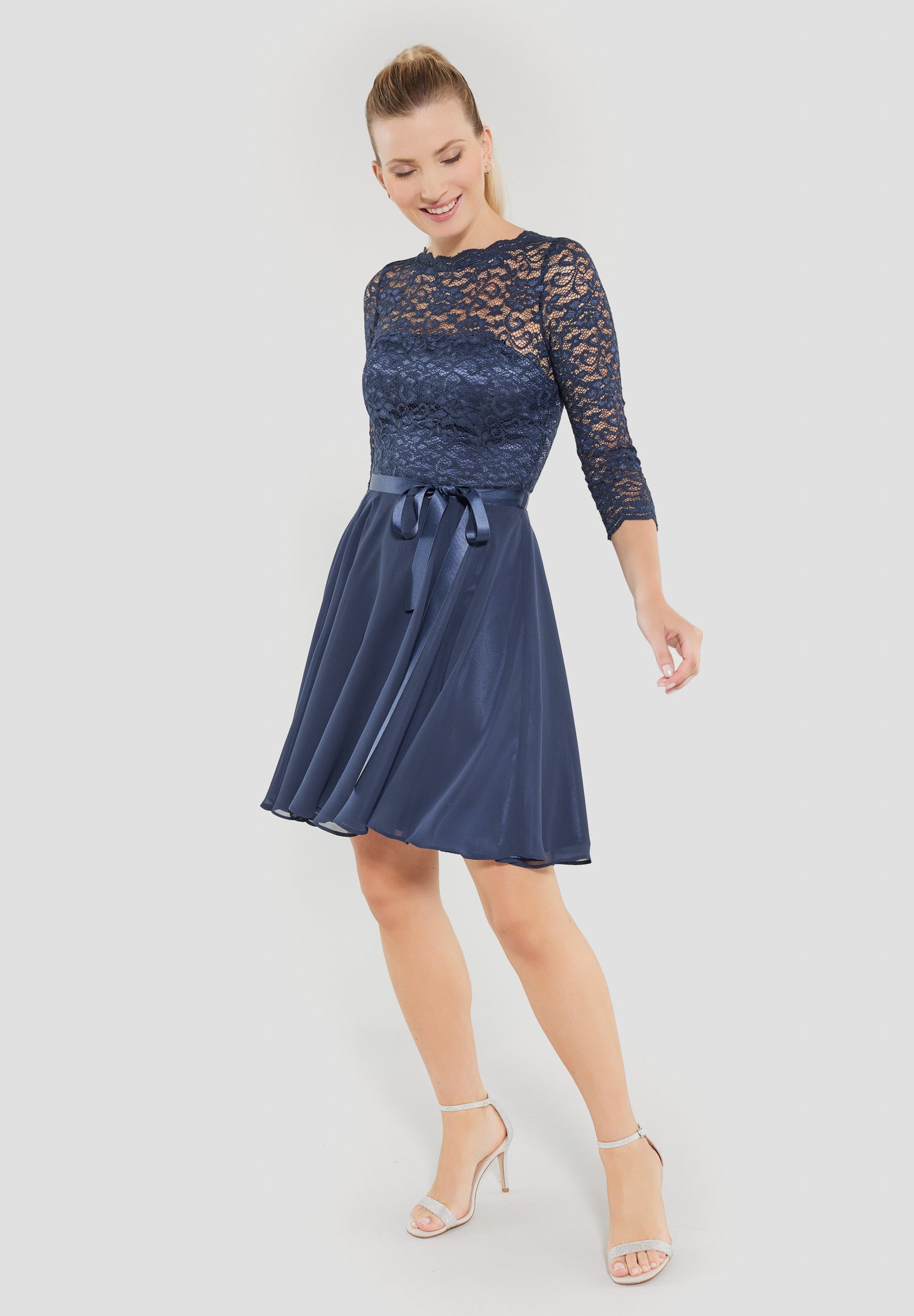 Cocktailkleid aus Spitze und Chiffon