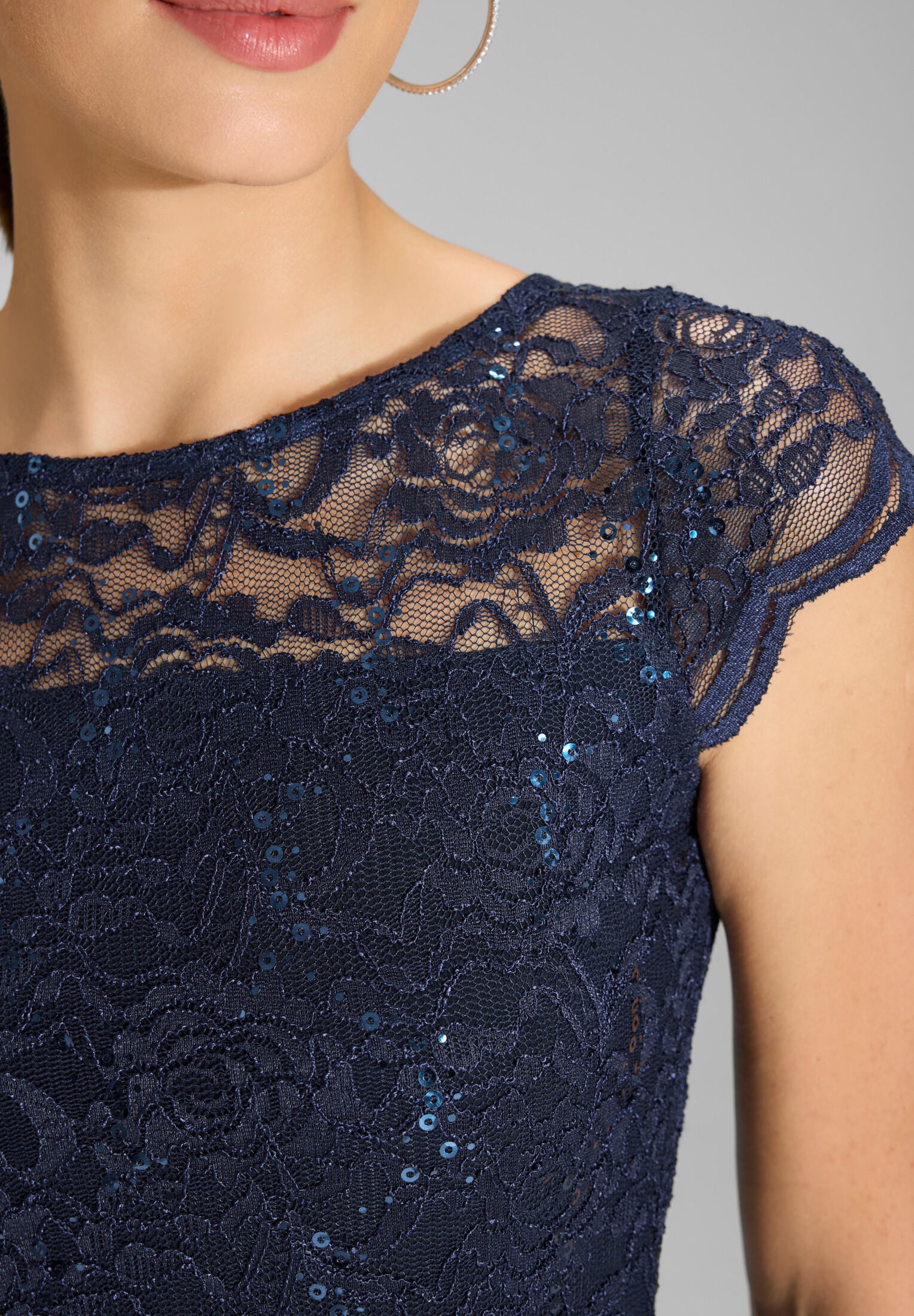 Cocktailkleid mit Spitzenoberteil und Chiffon Rock