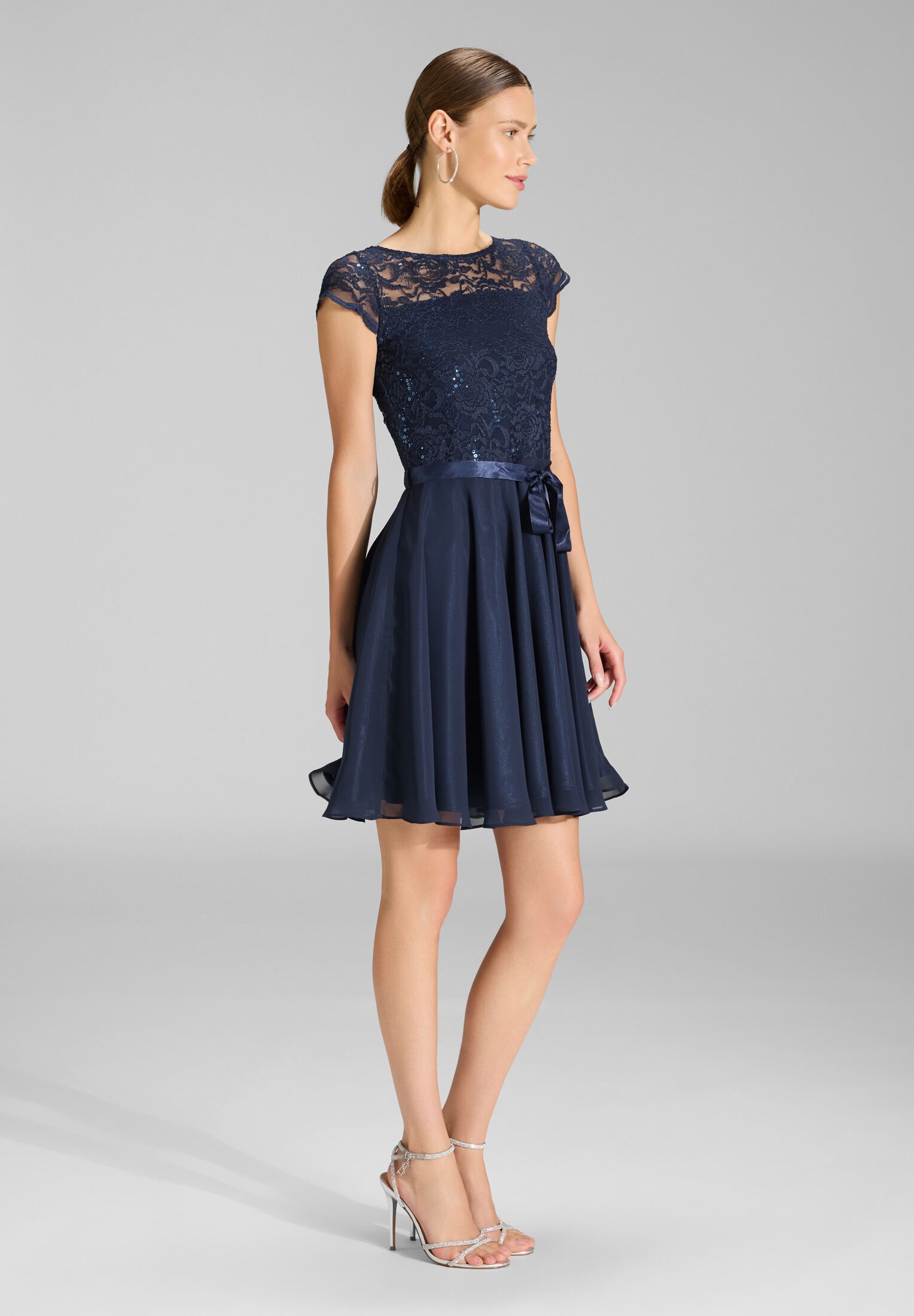 Cocktailkleid mit Spitzenoberteil und Chiffon Rock