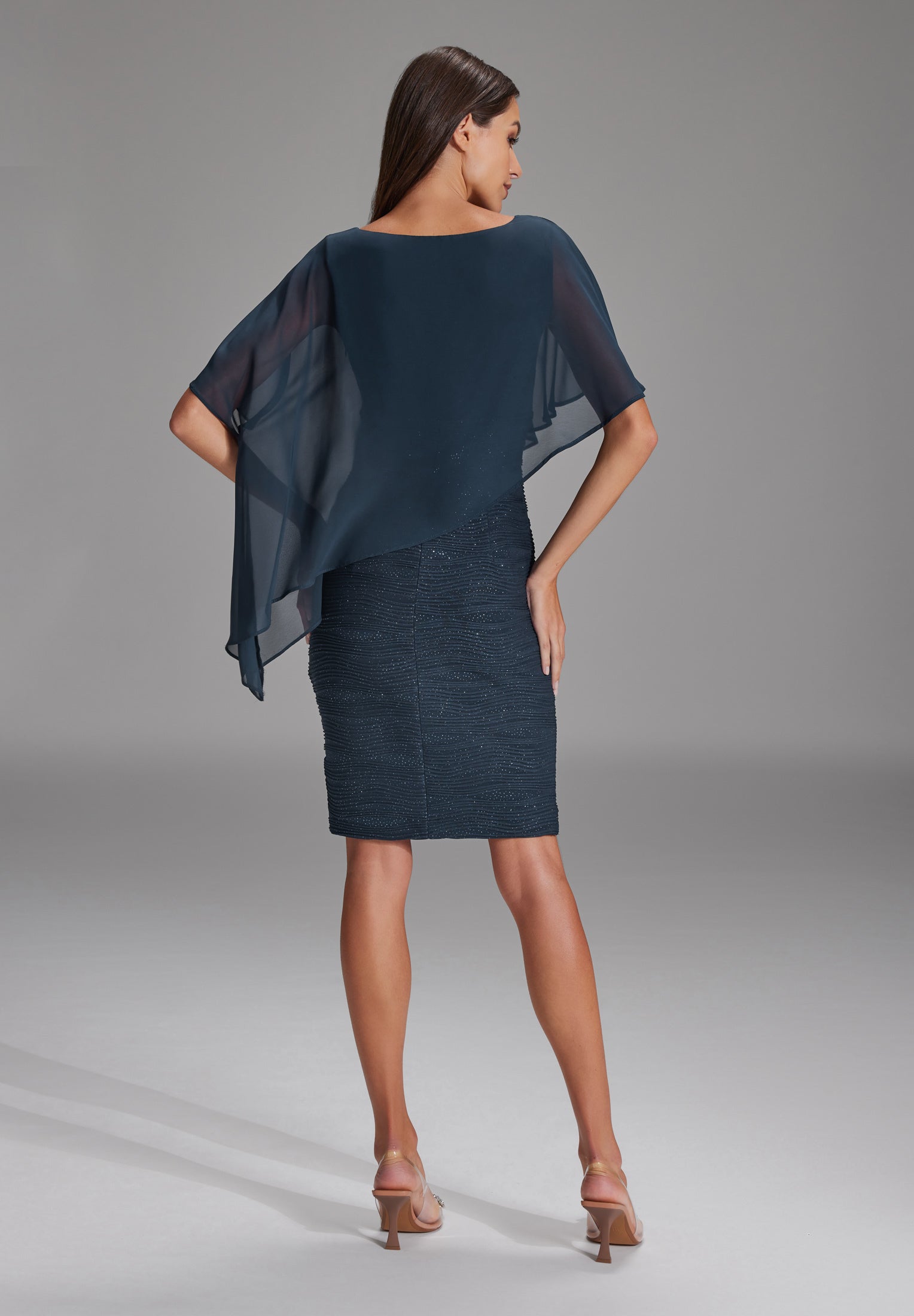 Cocktailkleid mit Überwurf