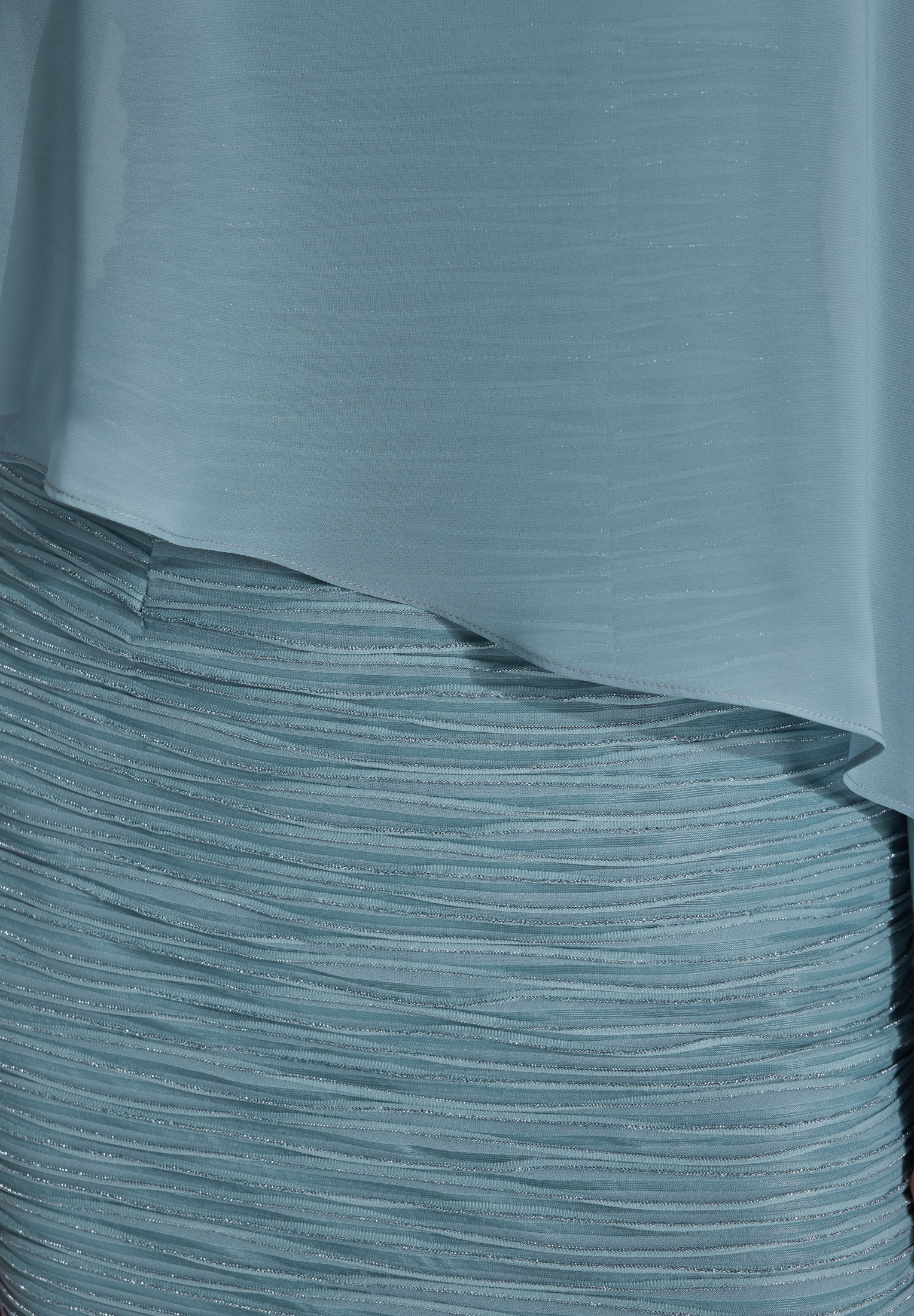 Cocktailkleid mit Überwurf