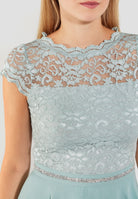 Cocktailkleid mit elastischem Spitzentop