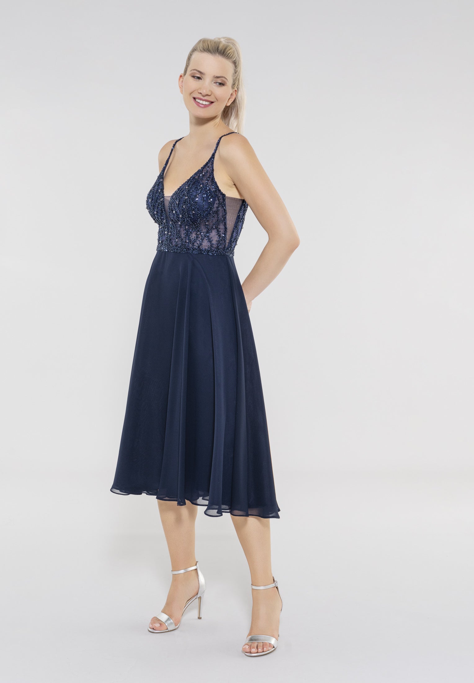 Cocktailkleid aus Materialmix