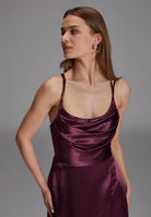 Satin-Abendkleid mit Gehschlitz