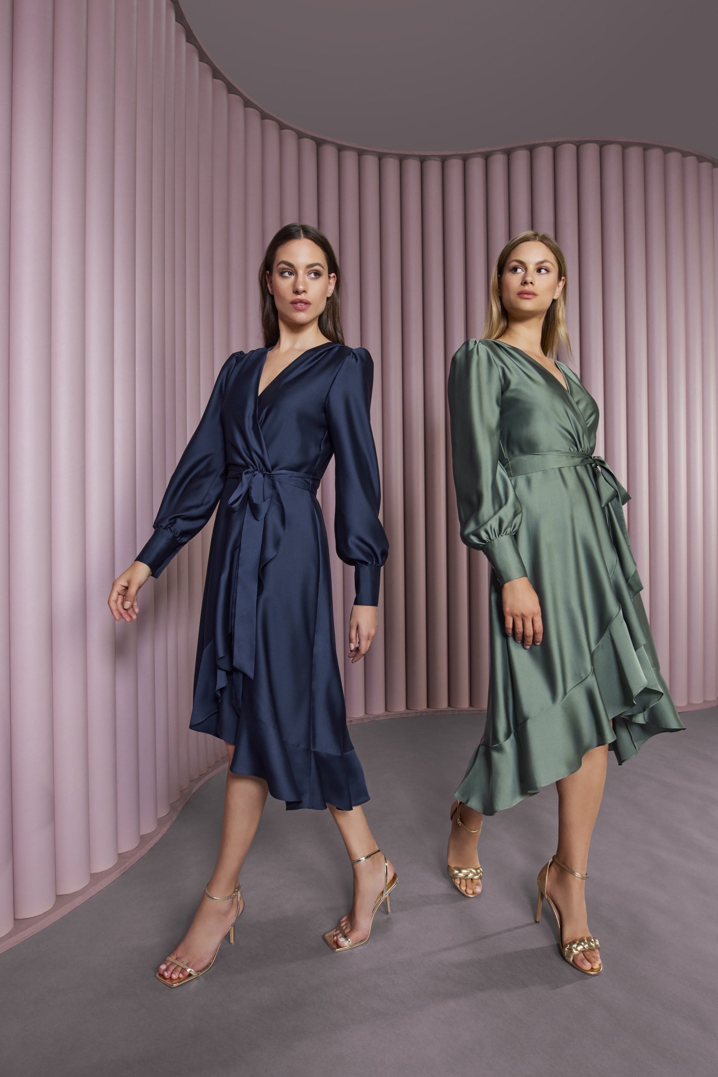 Chiffon Kleid in Wickel Optik mit Vokuhila Saum