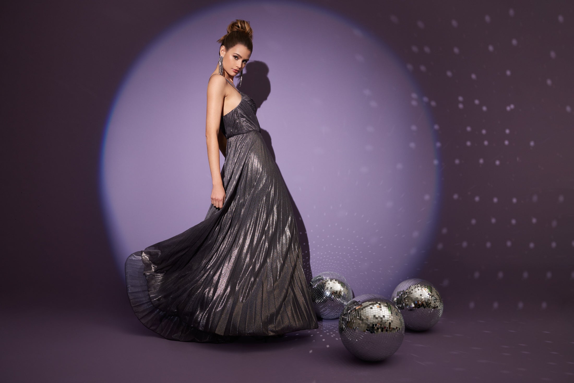 Schimmerndes Plisseekleid