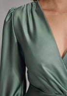 Vokuhila-Kleid mit blusigen Ärmeln