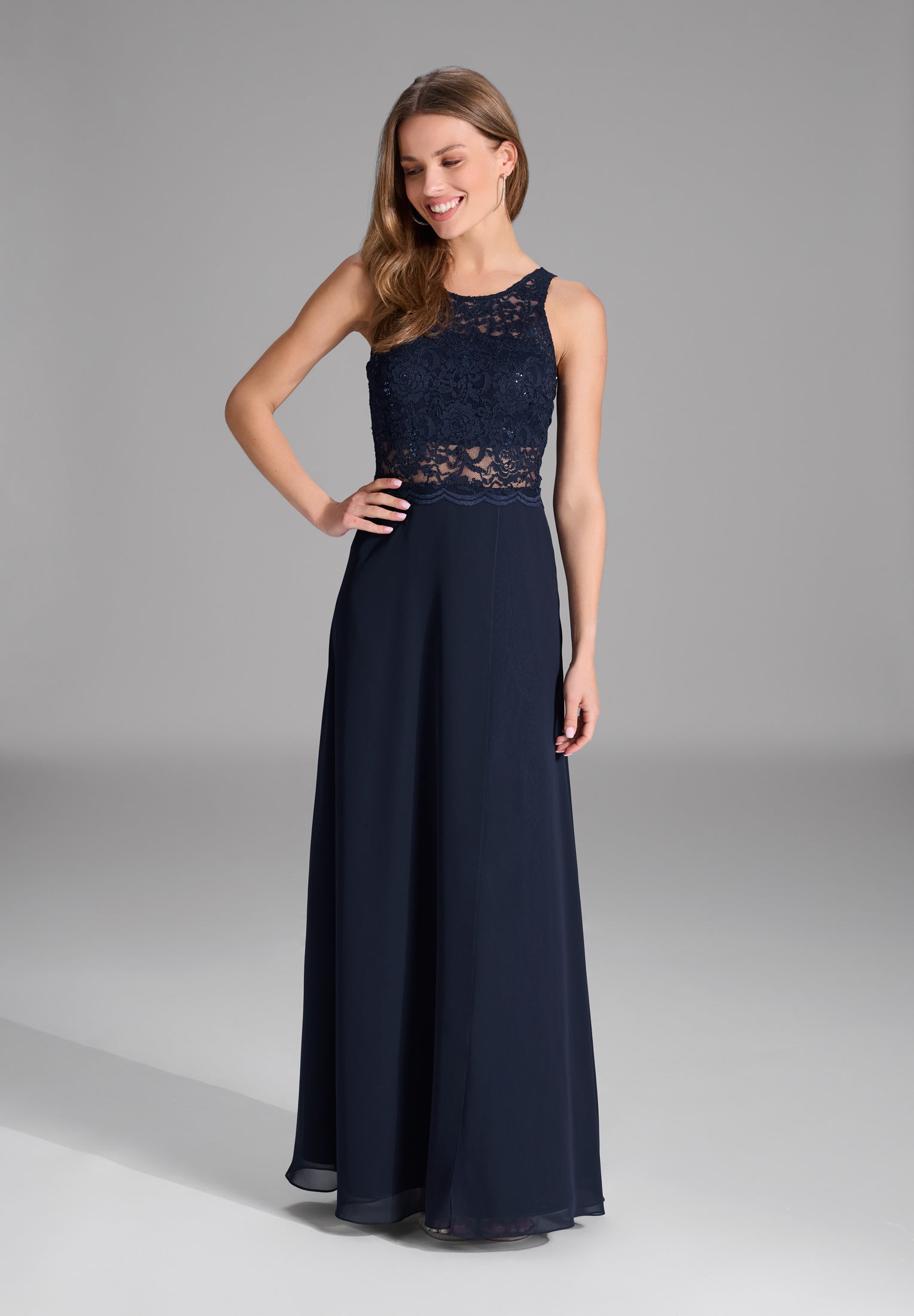 Abendkleid aus Chiffon mit transparentem Spitzenoberteil navy