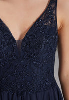 Chiffonkleid mit Spitzenstickerei