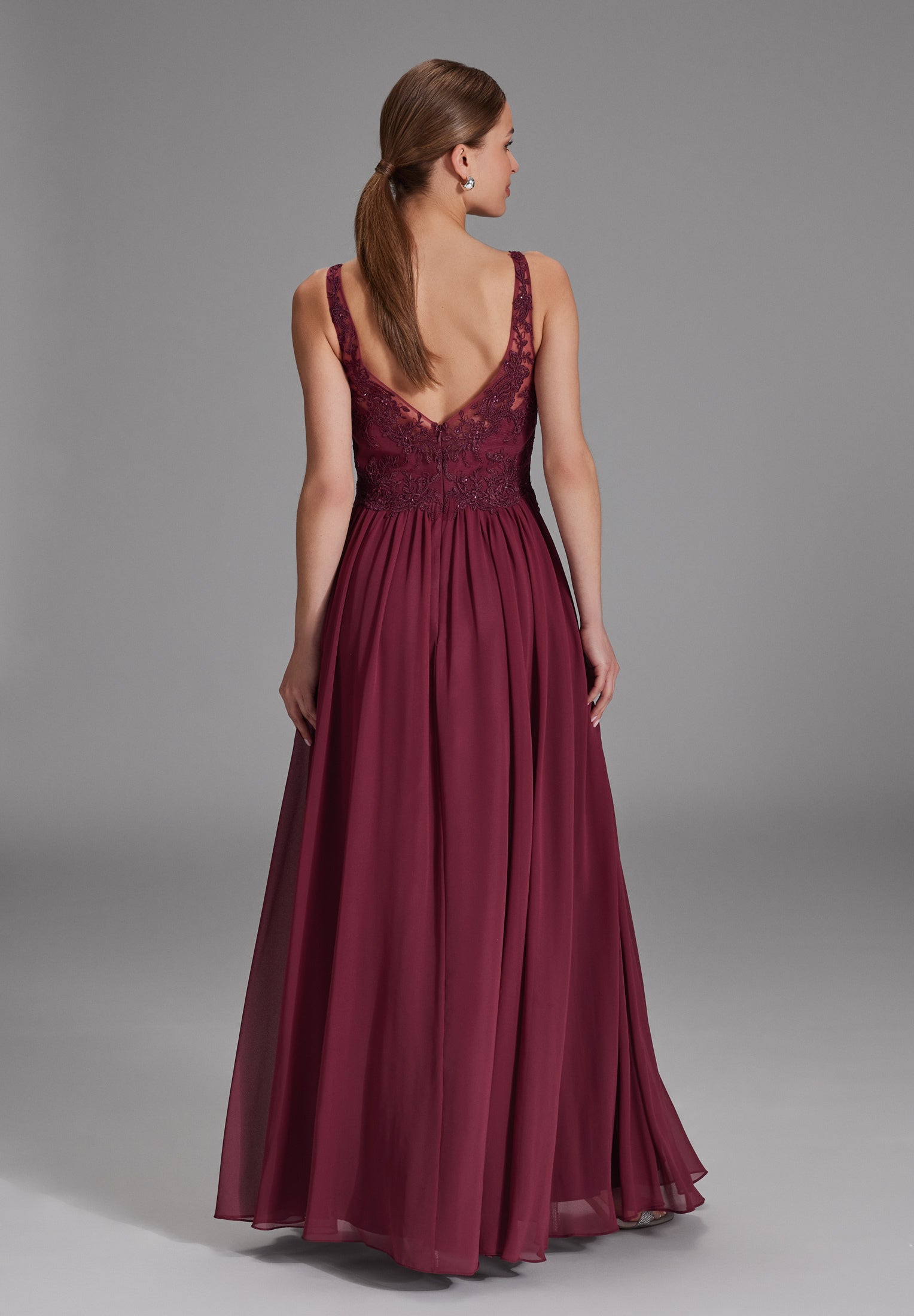 Chiffonkleid mit Spitzenstickerei