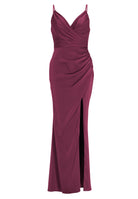 Figurbetontes Satinkleid mit Raffungen