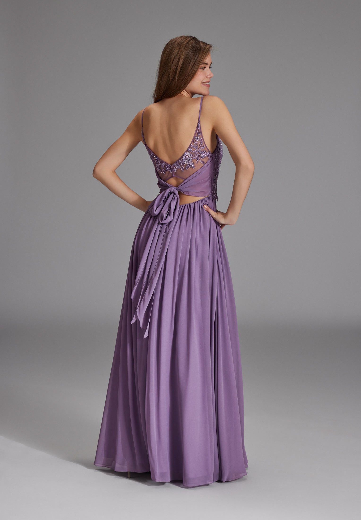 Chiffonkleid mit Bindeband am Rücken