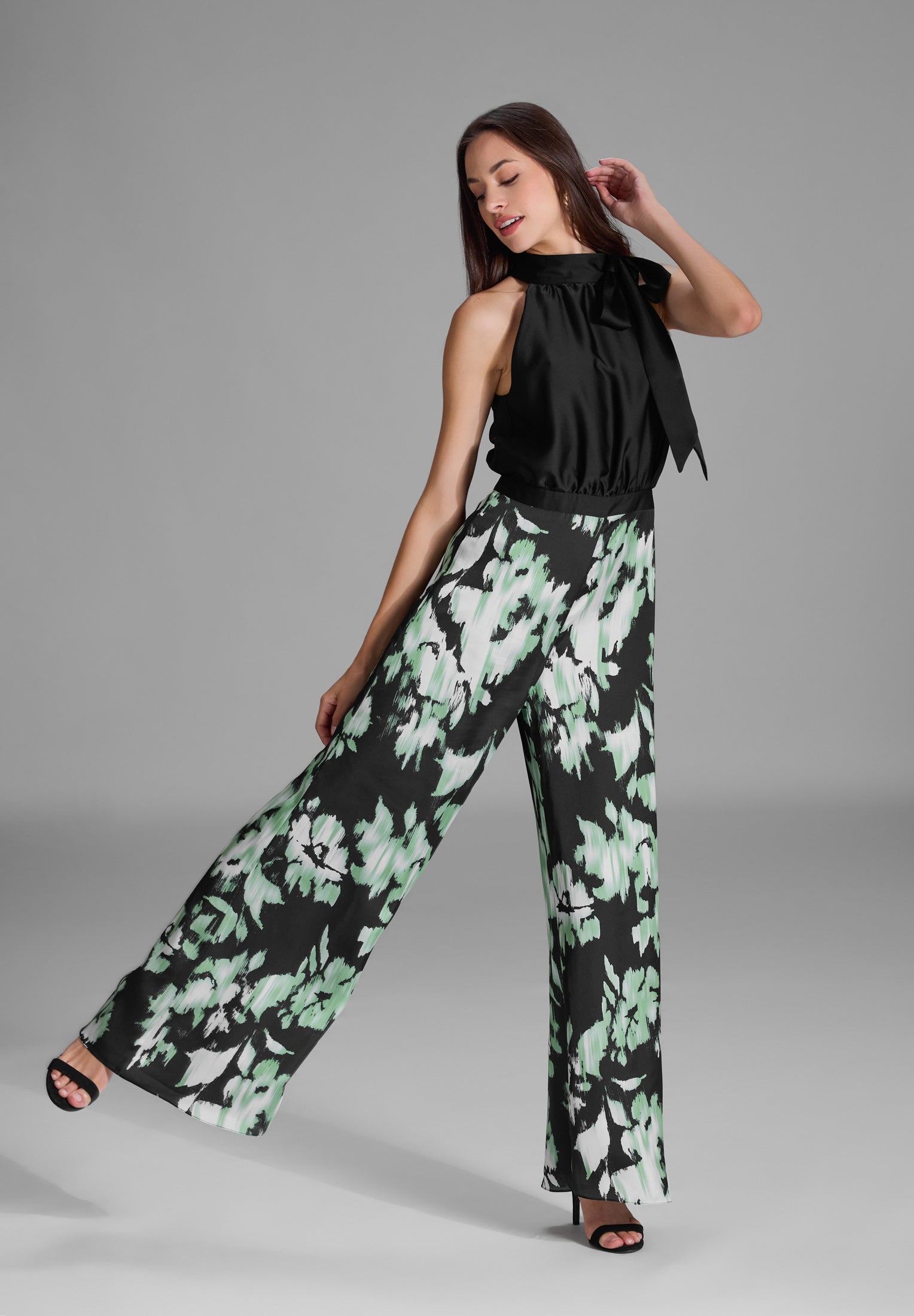 Jumpsuit mit Schluppenblusen Top und Druck Hose black | apple green
