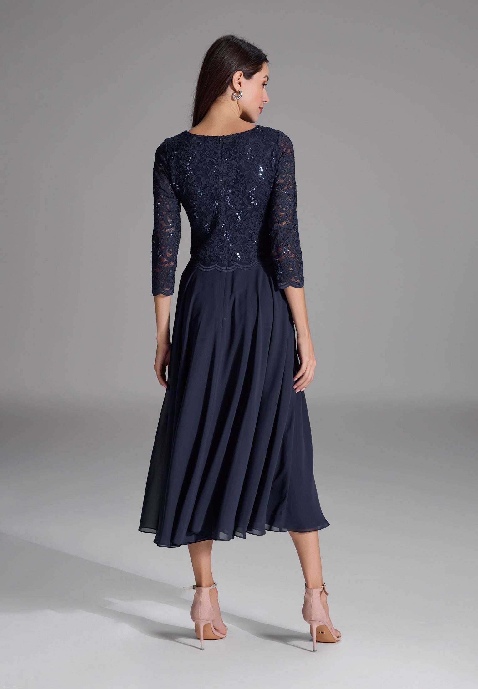 Midi Kleid mit paillettenbesetztem Spitzenoberteil