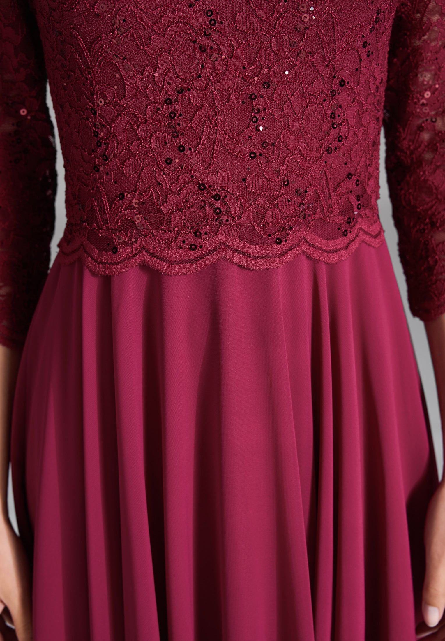 Midi Kleid mit paillettenbesetztem Spitzenoberteil