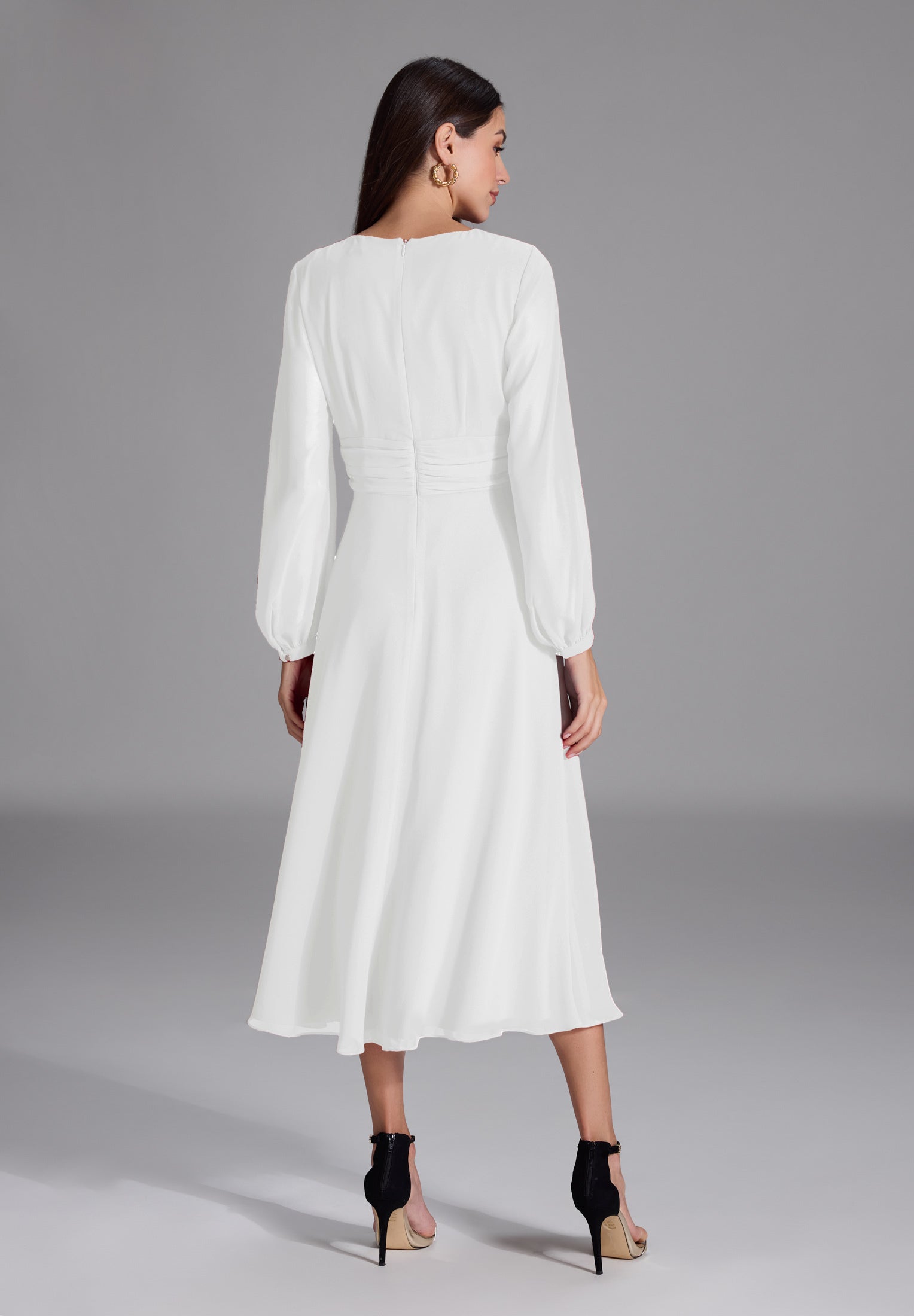 Tailliertes Midi Kleid aus Chiffon mit langen Ärmeln