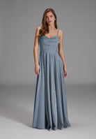 Schimmerndes Abendkleid mit Drapierung