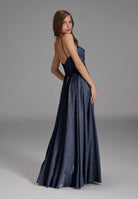 Schimmerndes Abendkleid mit Drapierung