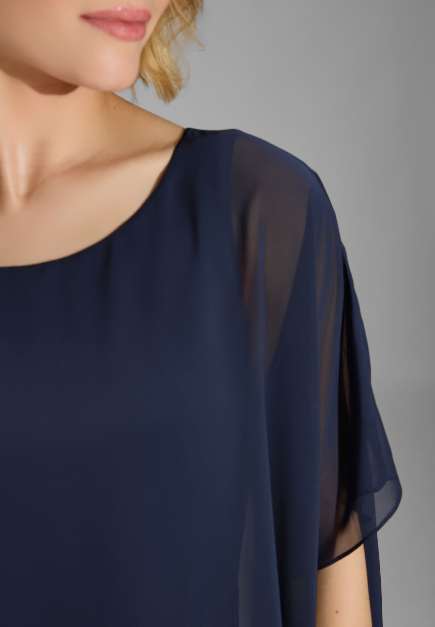 Jumpsuit aus Crepe Jersey mit Chiffon Überwurf