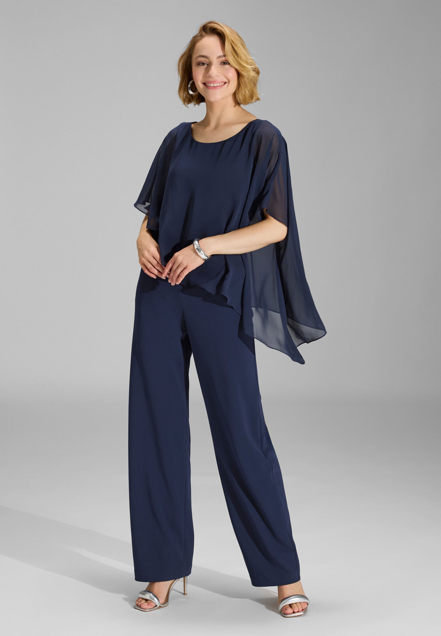 Jumpsuit aus Crepe Jersey mit Chiffon Überwurf navy