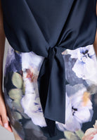 Etuikleid aus floral bedrucktem Scuba und Satin