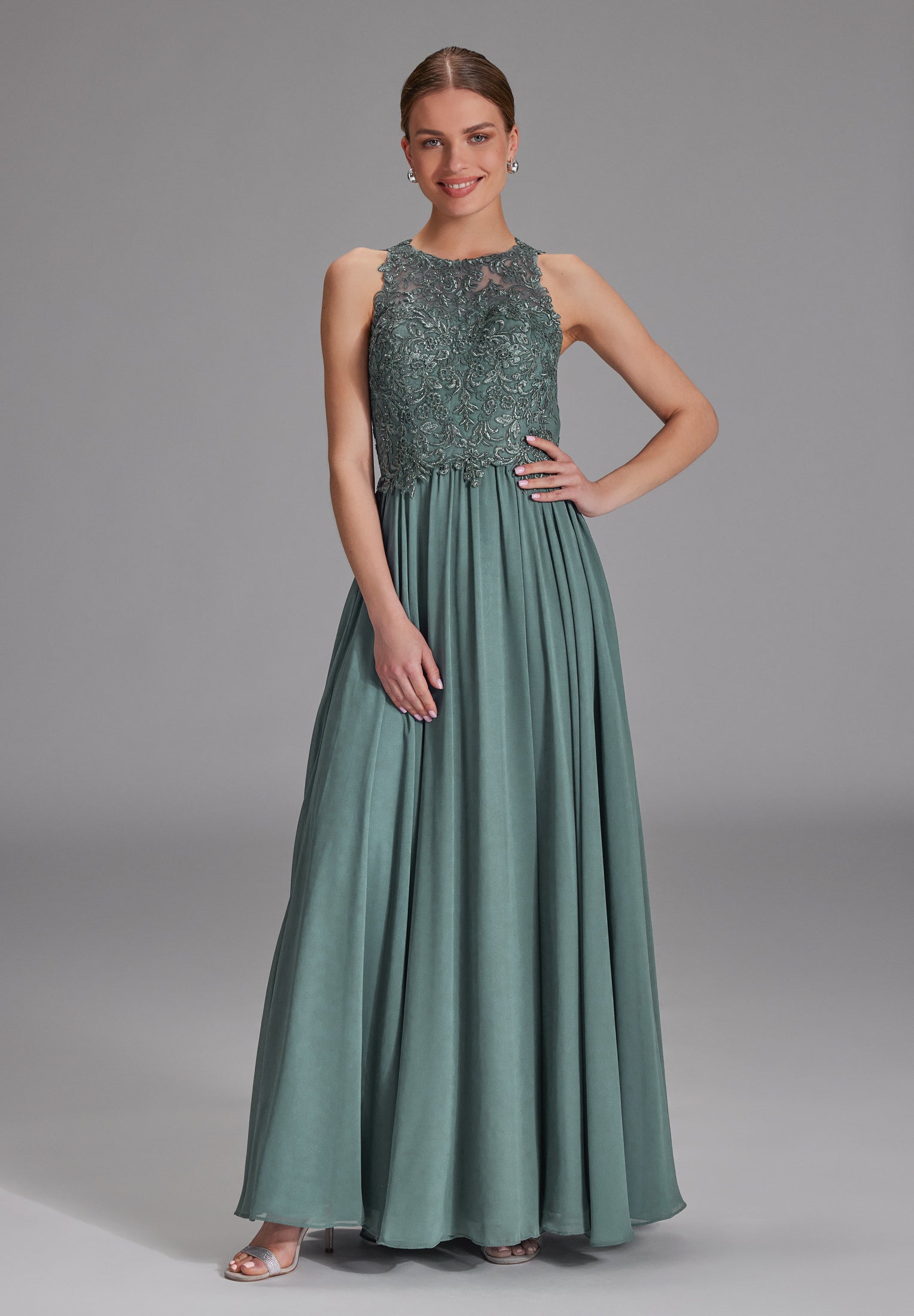 Hochgeschlossenes Kleid mit Spitzenstickerei