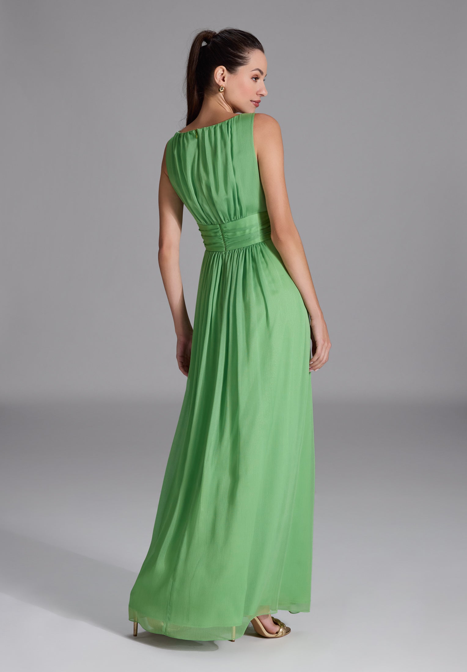 Abendkleid aus Crinkle Chiffon mit Knoten Detail