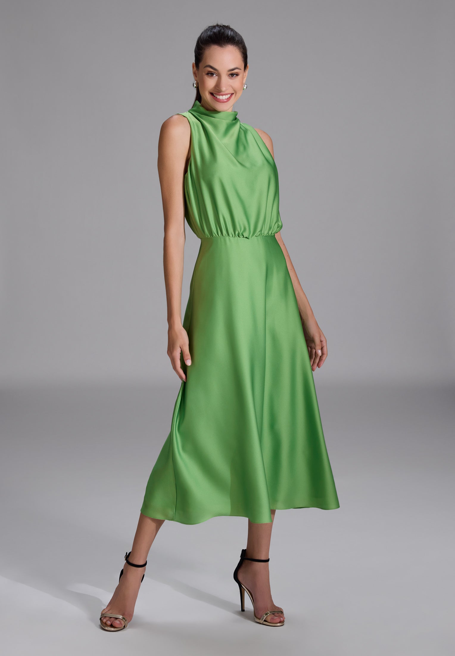 Midi Kleid aus nachhaltigem Satin mit Drapierung am Kragen