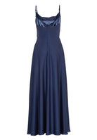 Abendkleid aus nachhaltigem Satin mit Wasserfall-Ausschnitt und Beinschlitz