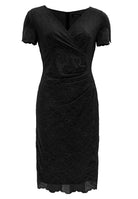 Etui Kleid aus feiner Spitze mit Bogenkante