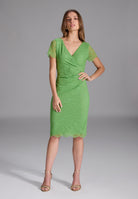 Etui Kleid aus feiner Spitze mit Bogenkante apple green