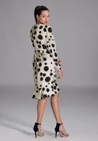 Cocktail Kleid mit Volant Saum aus Satin mit Tupfen Druck