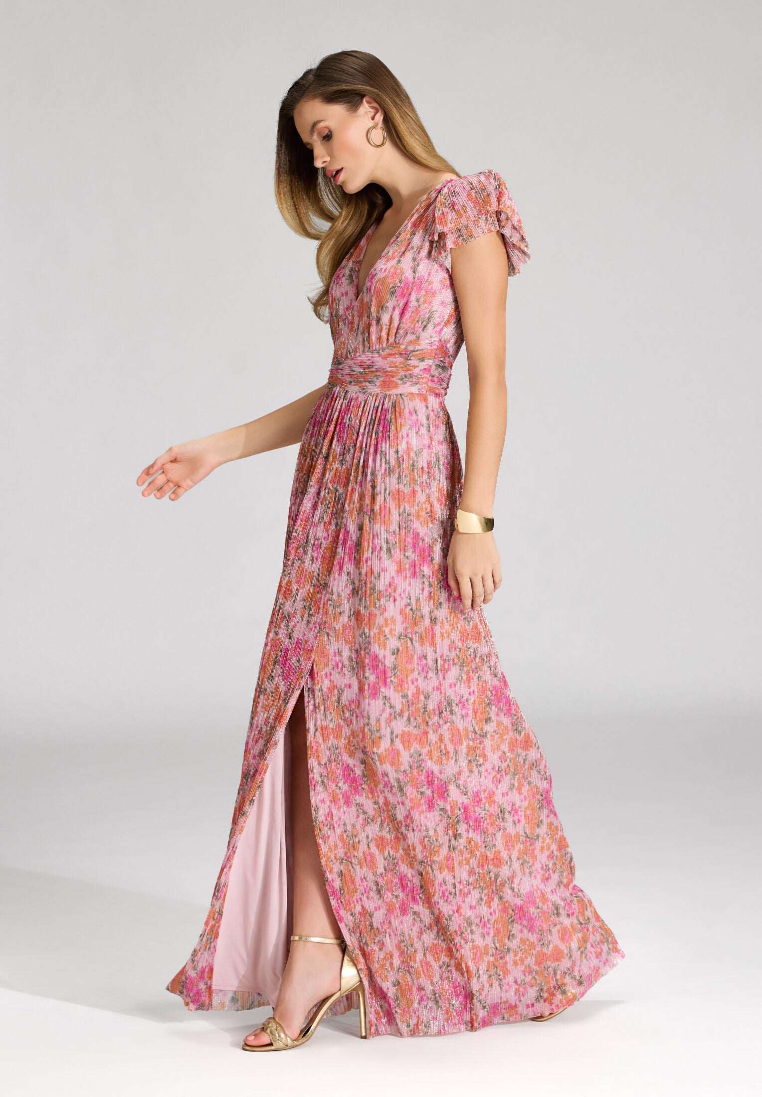 Abendkleid aus bedrucktem Plissee Jersey mit betonter Schulter