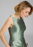 Robenartiges Abendkleid mit Eingrifftaschen