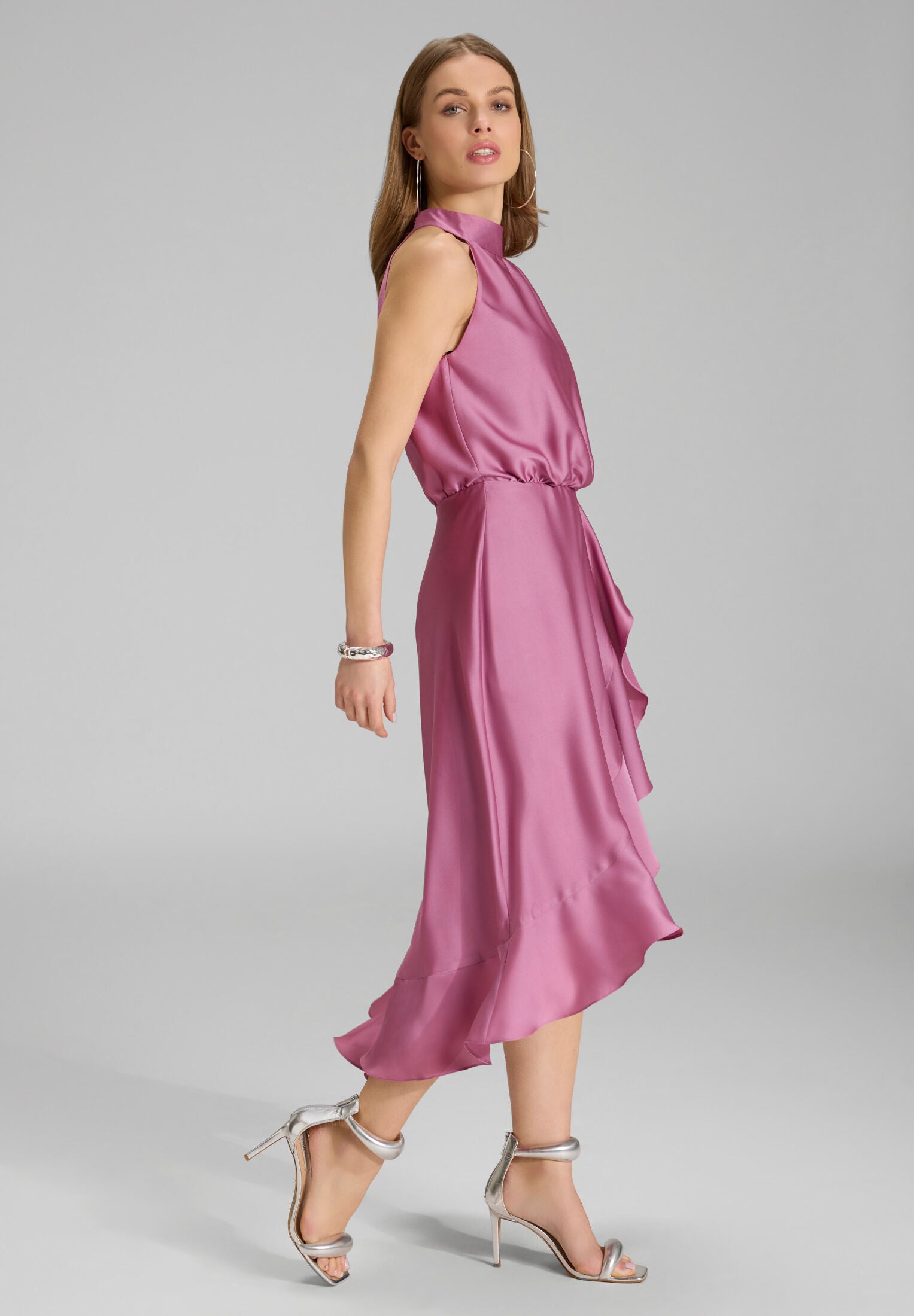 Cocktailkleid aus nachhaltigem Satin mit Volant am Saum
