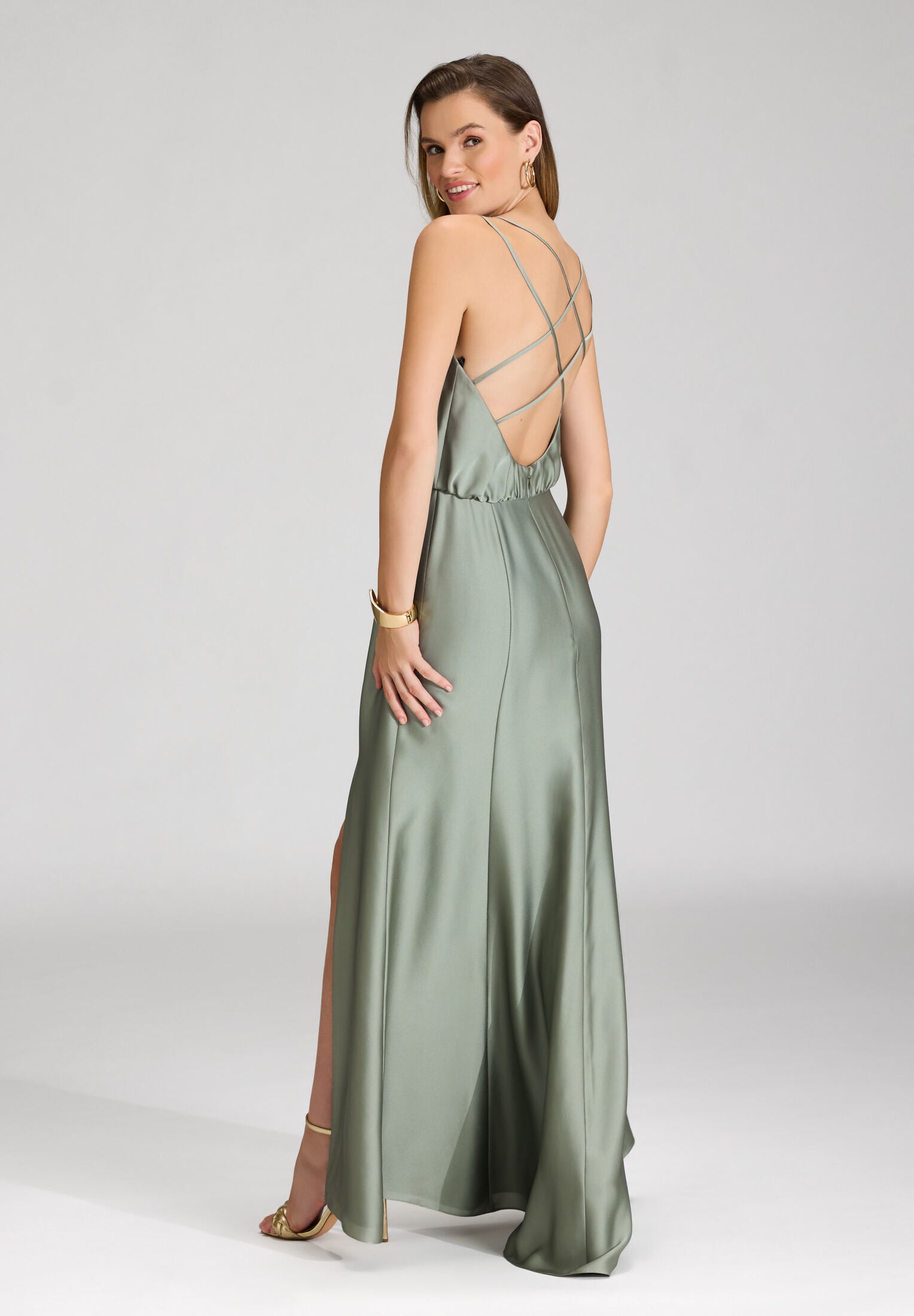 Abendkleid aus nachhaltigem Satin mit gekreuzten Spagettiträgern