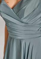 Satinkleid mit Schnürung am Rücken