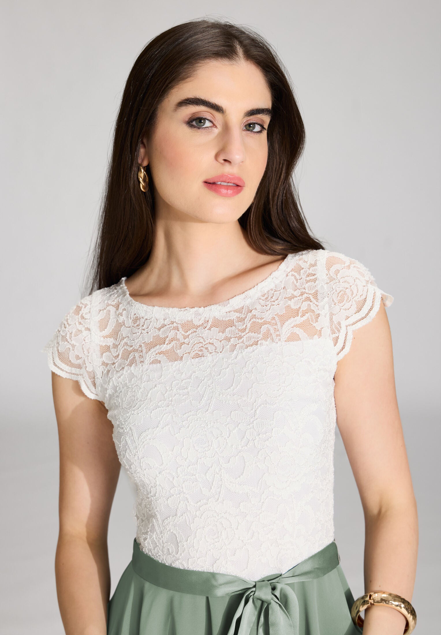 Zweifarbiges Cocktailkleid aus Spitze-Chiffon-Mix