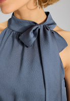 Jumpsuit mit Schluppe aus gehämmertem Satin