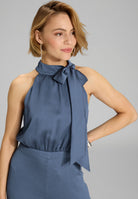 Jumpsuit mit Schluppe aus gehämmertem Satin