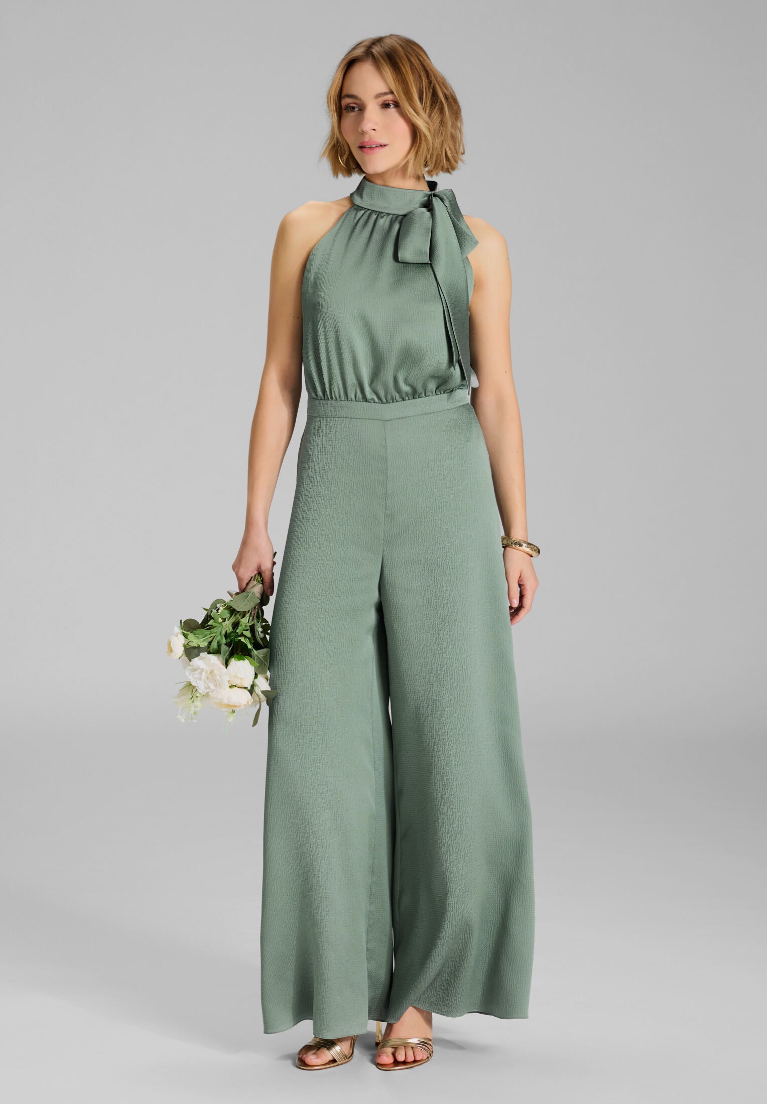 Jumpsuit mit Schluppe aus gehämmertem Satin pistachio green