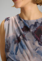 Midi Kleid aus weichem Mesh mit abstraktem Druck