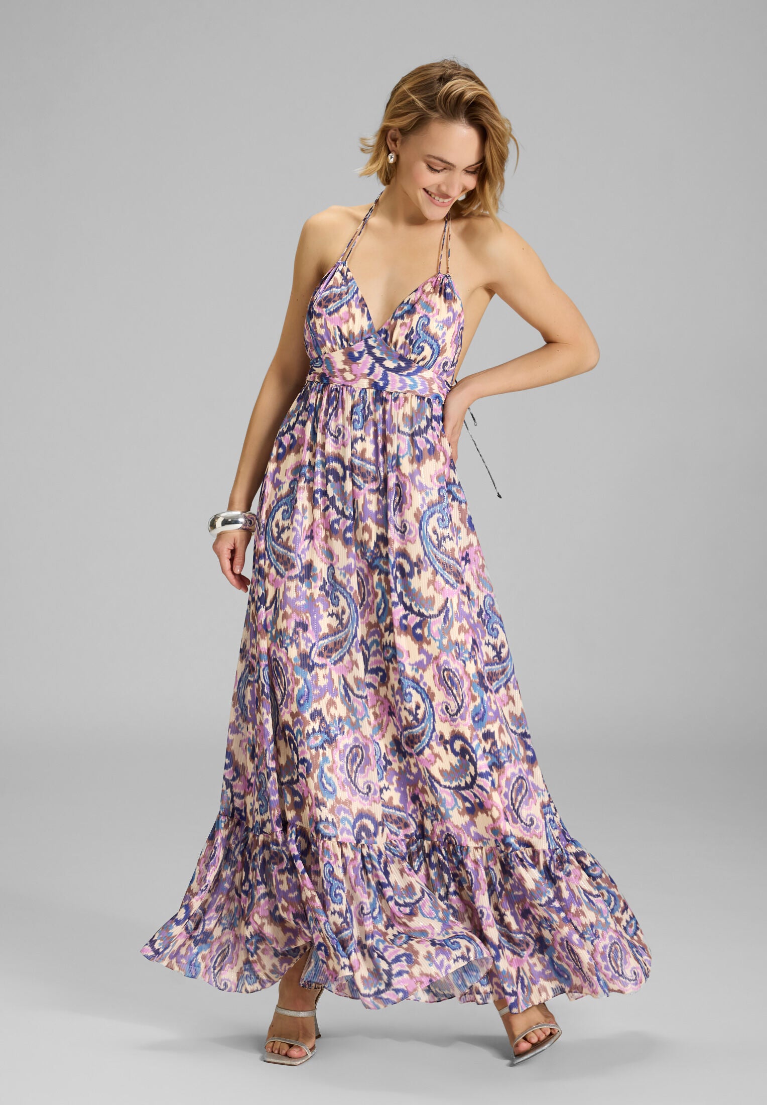 Neckholder Maxi Kleid aus bedrucktem Chiffon mit Glitzerstreifen