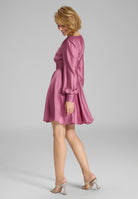 Cocktailkleid aus nachhaltigem Satin mit langen Ärmeln und Raff Details