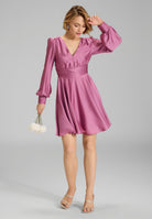 Cocktailkleid aus nachhaltigem Satin mit langen Ärmeln und Raff Details