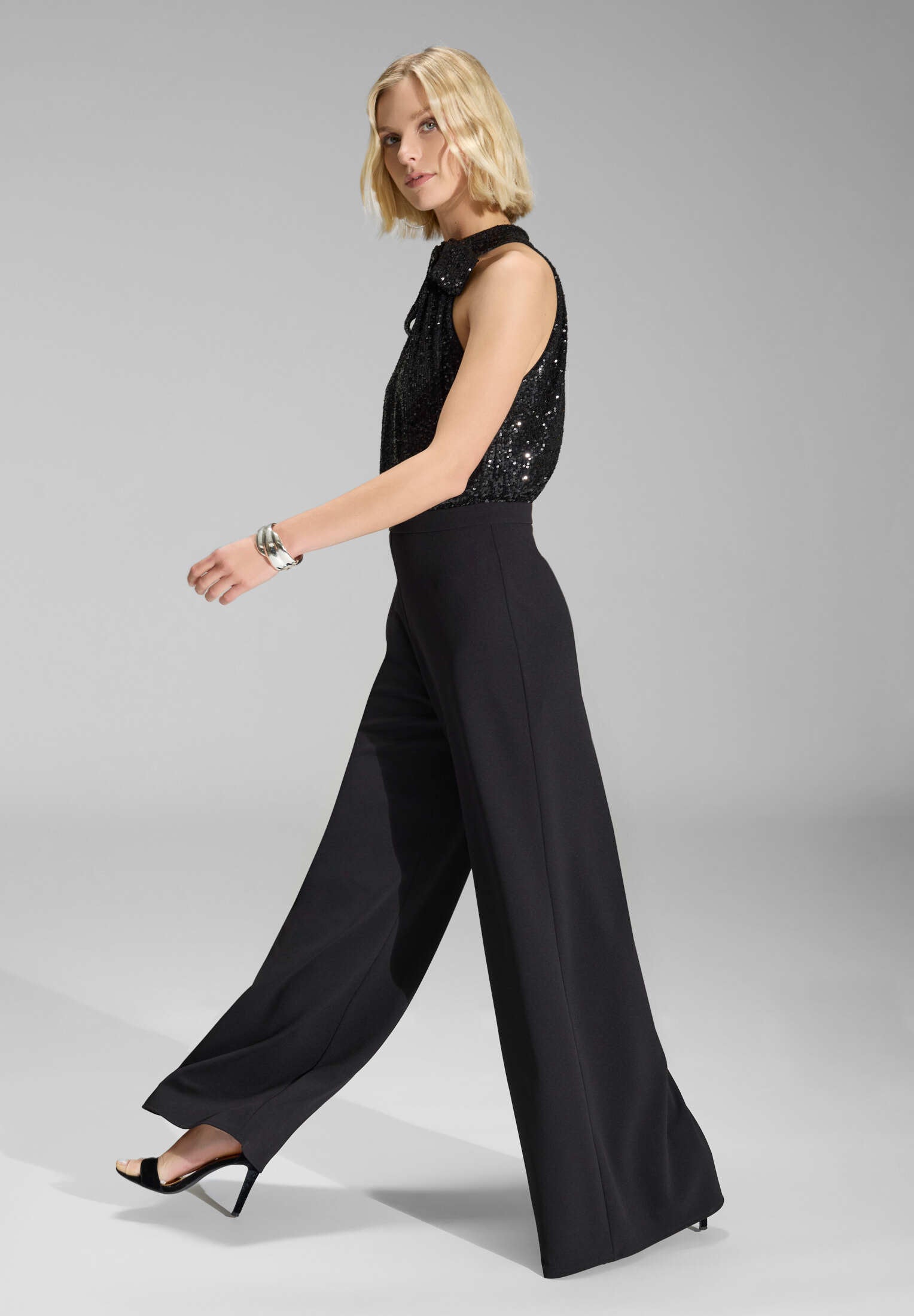 Ärmelloser Jumpsuit mit Schluppenblusen Top aus elastischer Paillette
