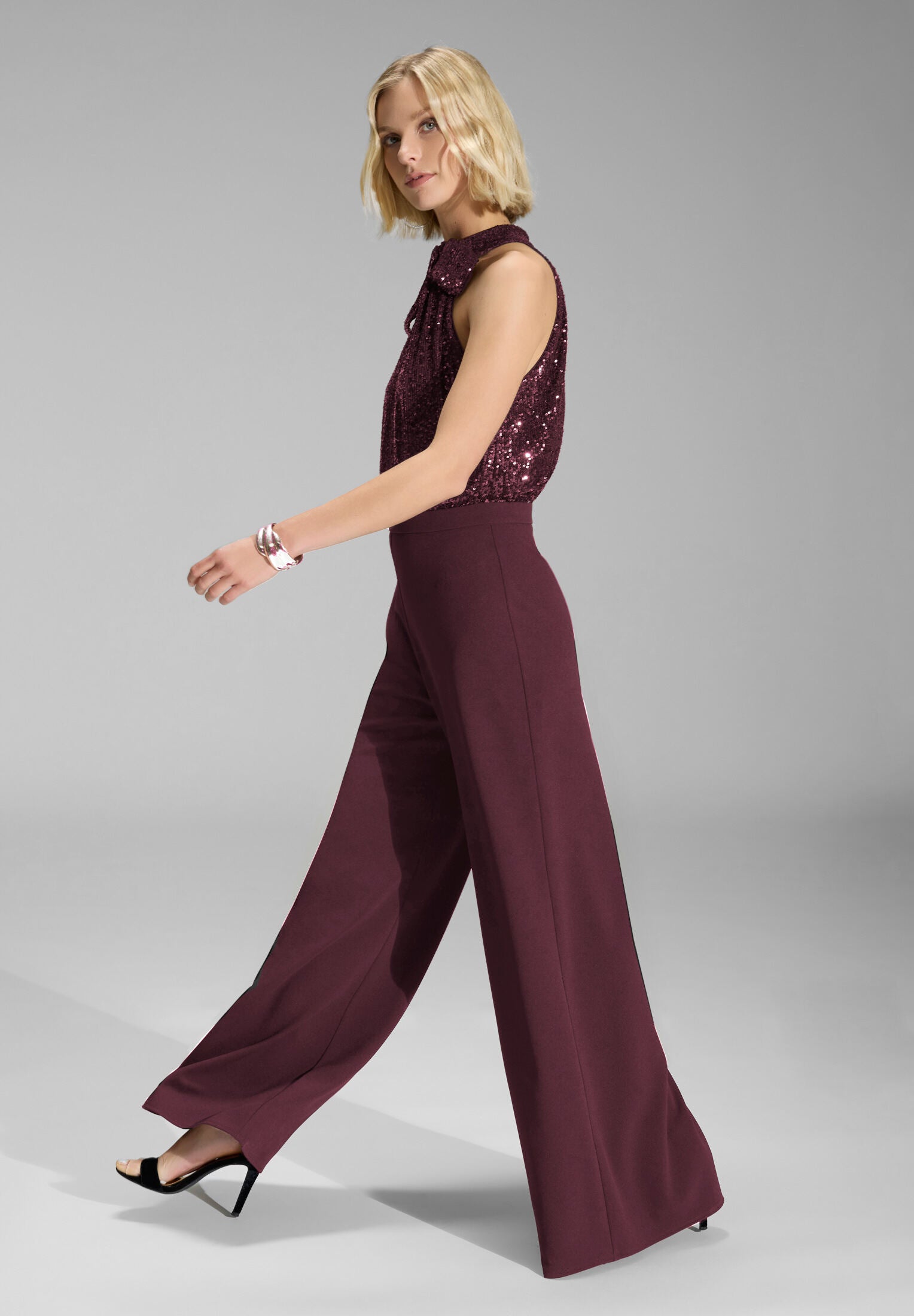 Ärmelloser Jumpsuit mit Schluppenblusen Top aus elastischer Paillette