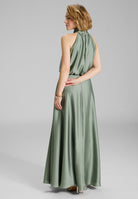 Abendkleid aus nachhaltigem Satin mit amerikanischem Ausschnitt und Beinschlitz