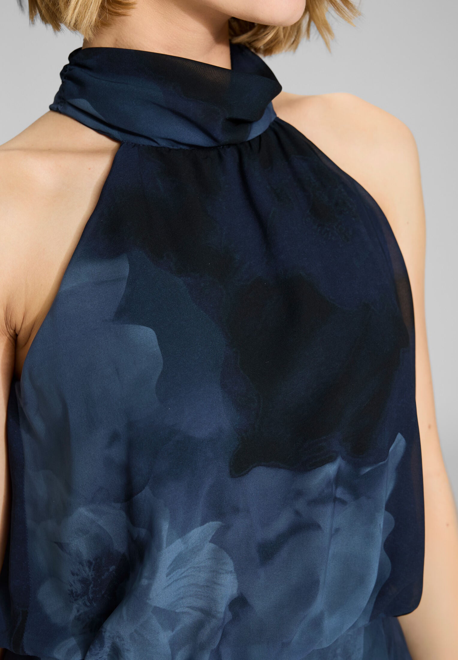 Abendkleid mit blusigem Top aus floral bedrucktem Chiffon