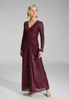 Gerafftes Abendkleid aus elastischer Paillette merlot